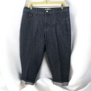 Lee Jean Capri Woman 12M Blue Classic Fit at the Waist High Rise Dark Wash Denim